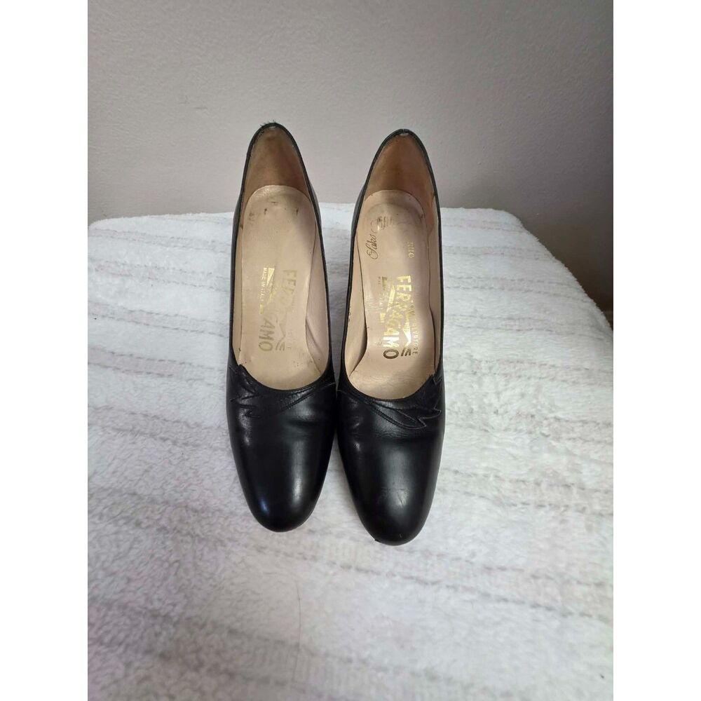 Vintage Salvatore Ferragamo Black Leather Pumps — Size 5